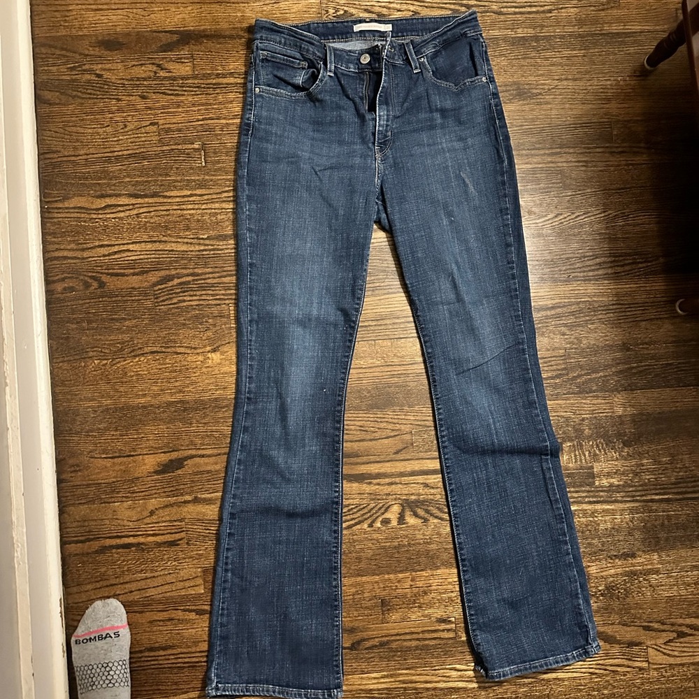Levi 725 High Rise Bootcut Jeans